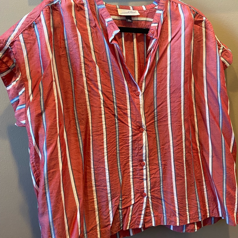 LIKE-NEW BLOUSE